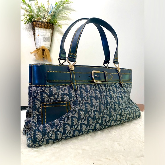 Dior
Dior Blue Oblique Canvas and Leather Jeans Pocket Tote - Picture 1 of 17